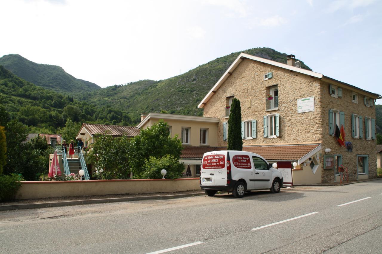 La Petite Auberge De Niaux Exterior photo